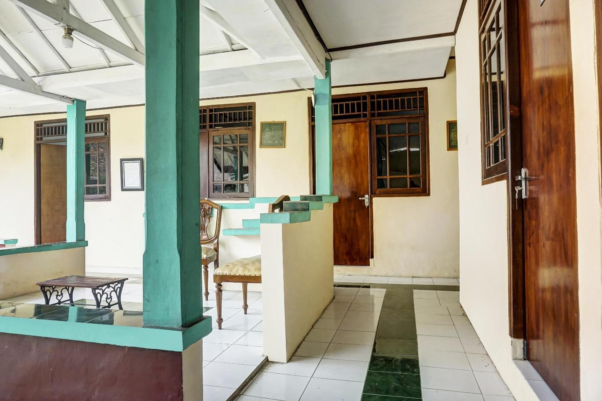 Oyo 90928 Wisma Asri Putra Syariah Μπογκόρ Εξωτερικό φωτογραφία