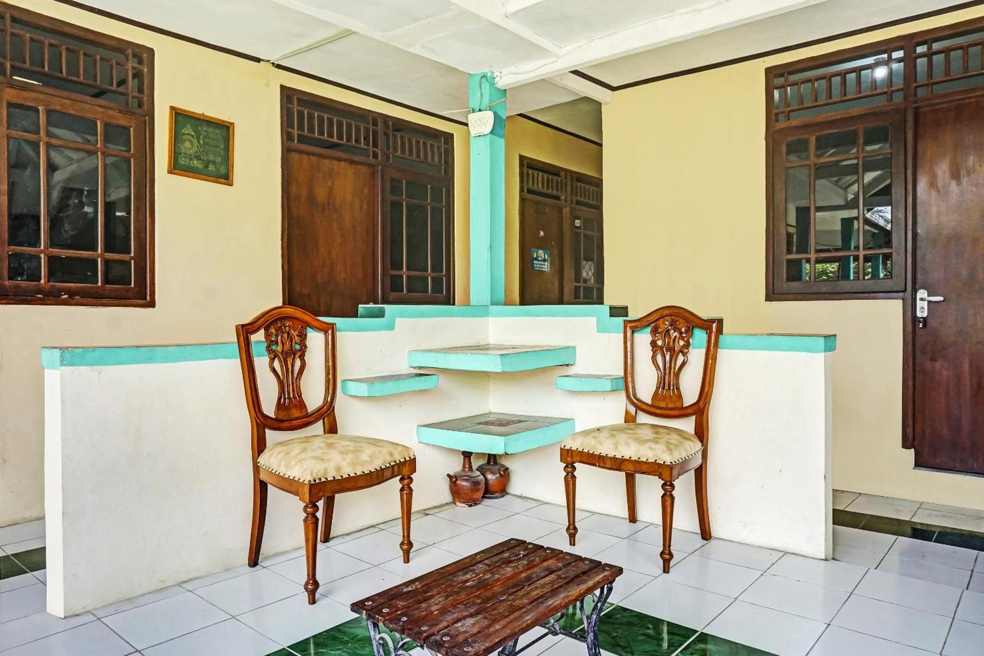 Oyo 90928 Wisma Asri Putra Syariah Μπογκόρ Εξωτερικό φωτογραφία